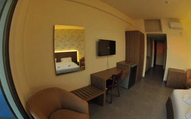 Le Six Resort Hotel