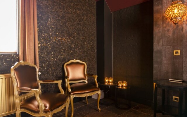 Love Hotel Domaine 10