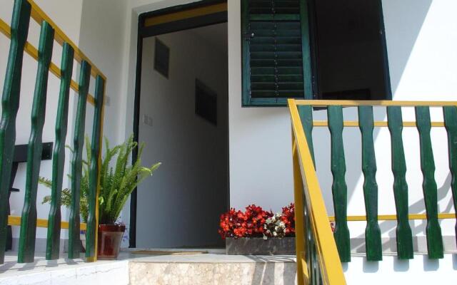 Apartments and Rooms Mirjana