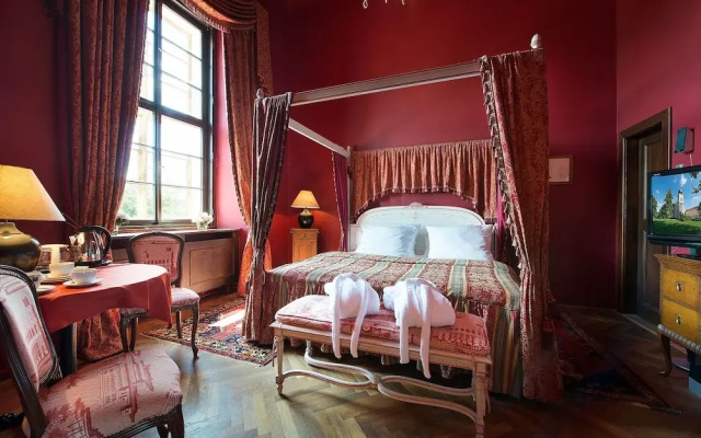 Chateau Loucen Garden Retreat