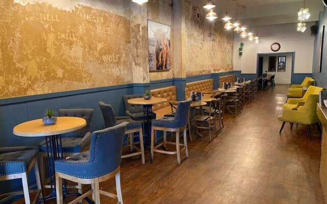 Australian Hotel Young