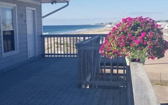 Sandcastle Beachfront Inn