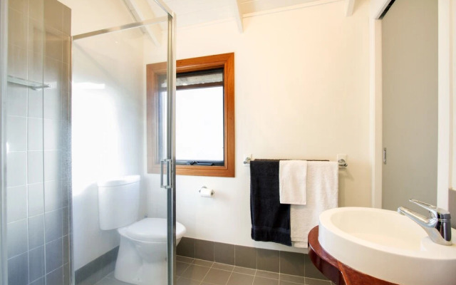 Airlie Beach Eco Cabins - Adults only