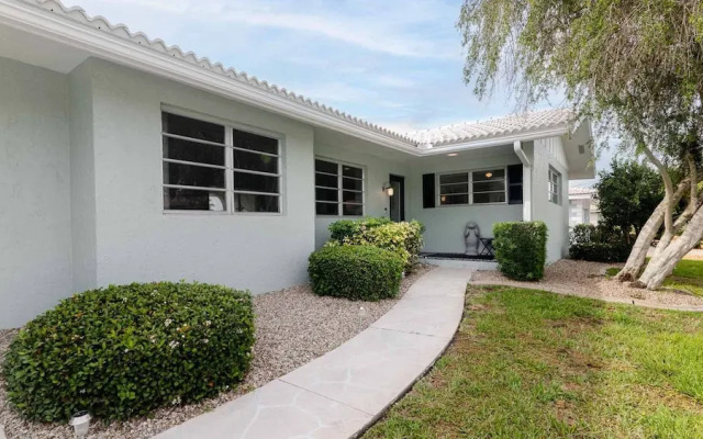 2472 Rosa Lane