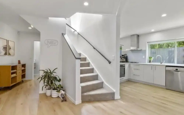 Modern Sanctuary On The Reserve