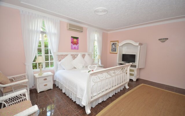 Summerhill, 8BR by Jamaican Treasures