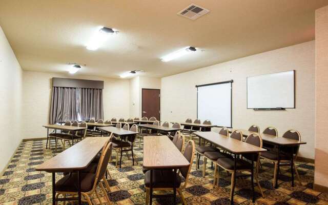 Quality Suites Huntsville Near University