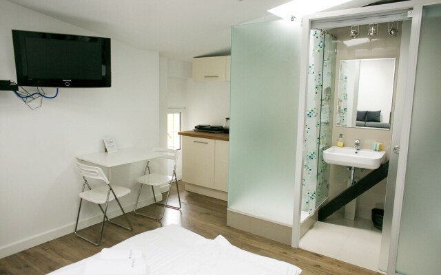 Studio Czerwonego Krzyza 4