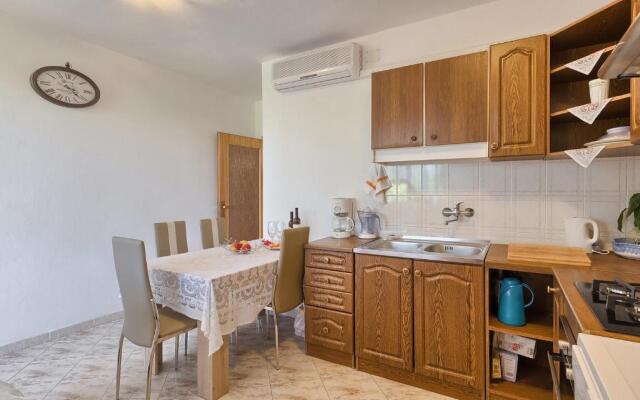 Apartman D&D, Dvorine 63