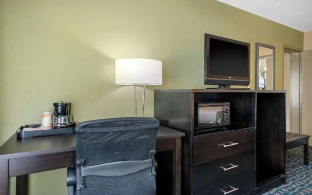 Quality Inn & Suites Brooksville I-75/Dade City