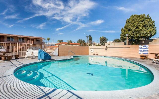 Studio 6 Suites – San Bernardino, CA