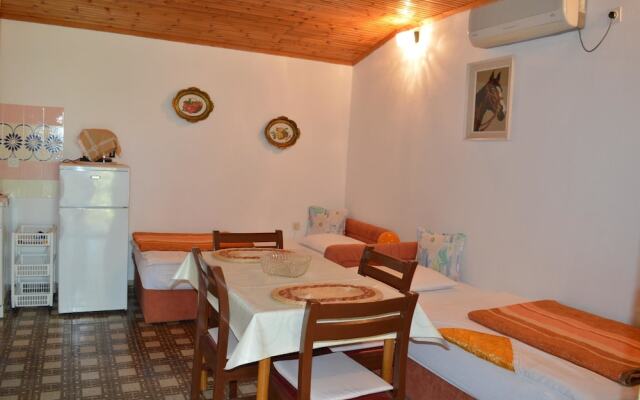 Apartments Savarin 550