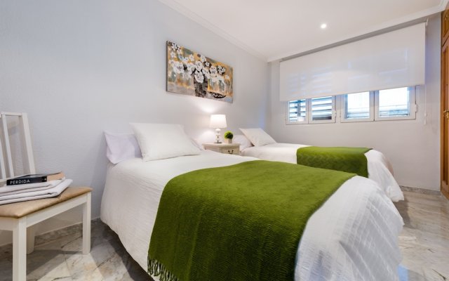 Modern 3 Bd Aptm Close to the Cathedral Isabel la Catolica I - Apartment in Granada - Photo 5