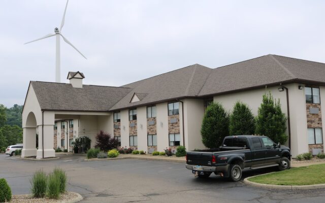 Schoenbrunn Inn & Suites
