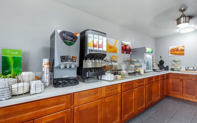 Quality Inn & Suites near Downtown Mesa