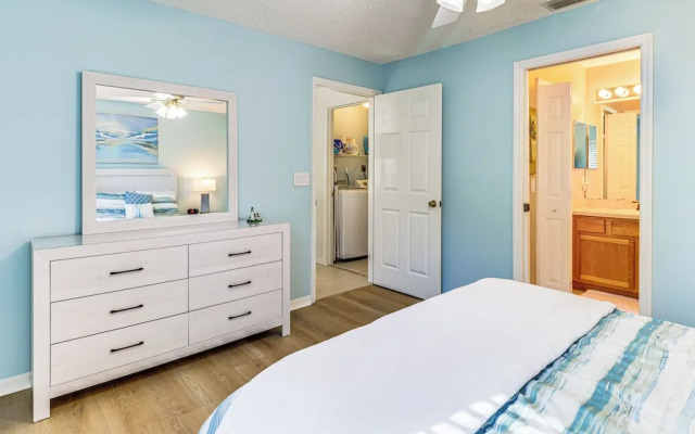 Private Yard & Screened Patio: Sunny Sebastian Gem