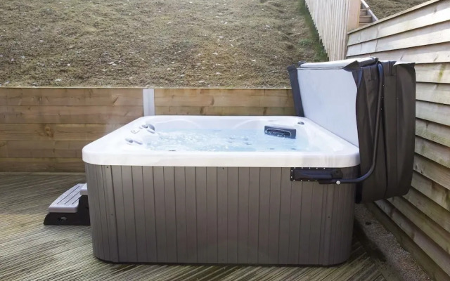 4 bed beach house with hot tub