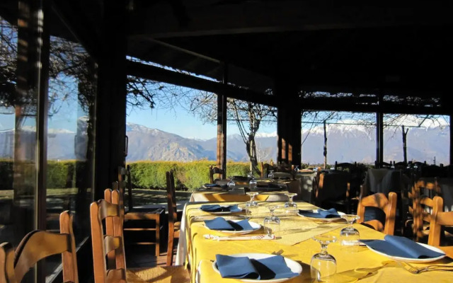 Cottage in Intra With Lake and Mountain Views