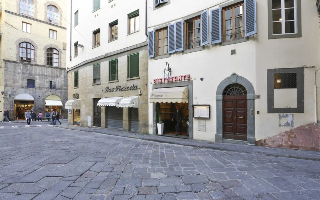 Pontevecchio Stylish Apartment in Florence