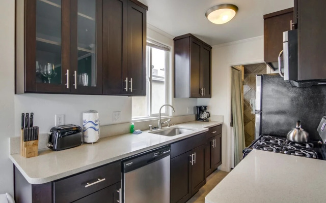 Manhattan Shores 1B