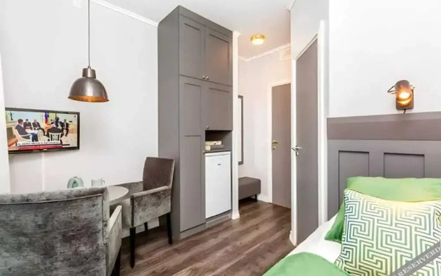 Airport Motel & Apartment - Hostel