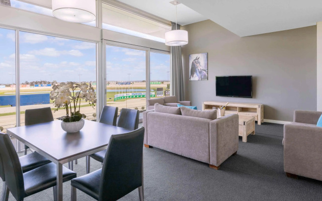 Mantra Melbourne Melton