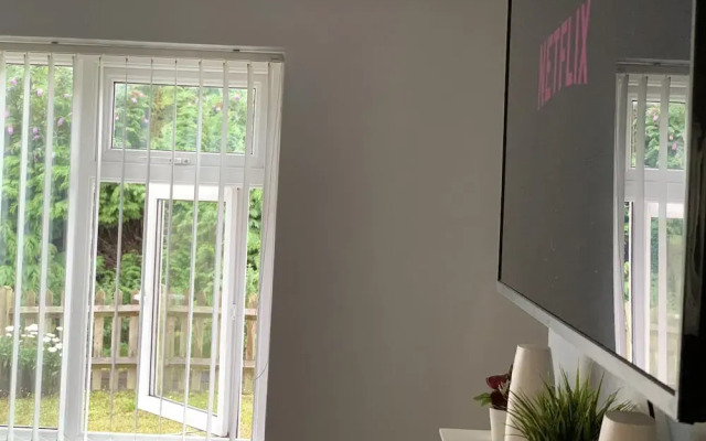 3 Bedroom Cozy House in Reading