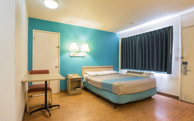 Motel 6 Rochester, MN