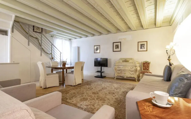 Gondola Luxury Apartment by Wonderful Italy
