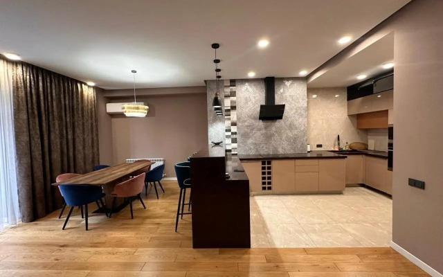 2 Bedroom Apt on Republic Square