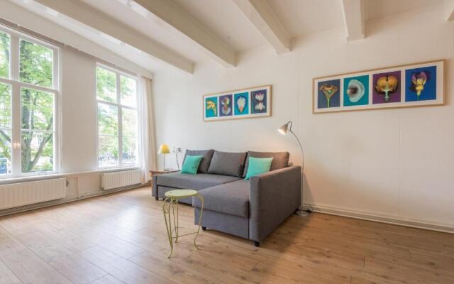 Canal View Amsterdam apartment