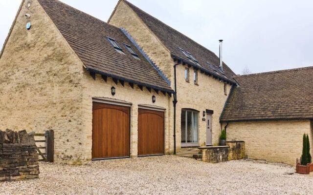 The Bourton-on-the-water Place - Lovely 5bdr House With Parking + Garden