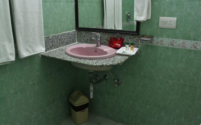 OYO 3585 near Galleria