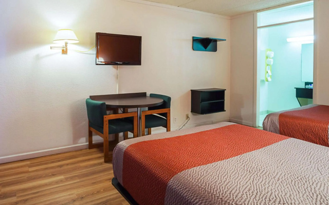 Motel 6 Tifton, GA