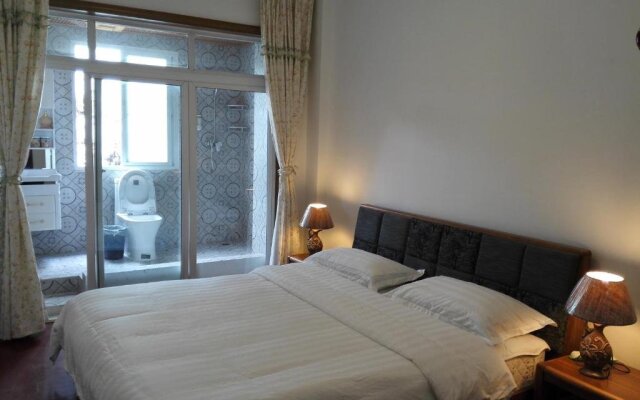 Mama Naxi Guesthouse