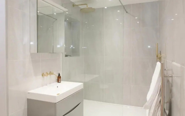 Stunning Newly Refurbished 2BD Shoreditch Flat