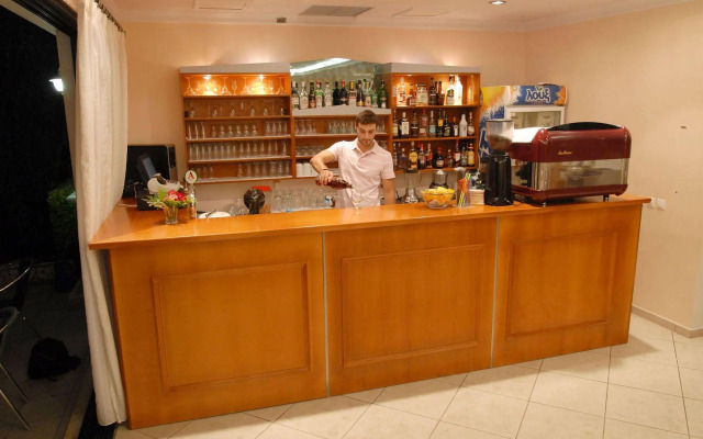 Limanaki Hotel