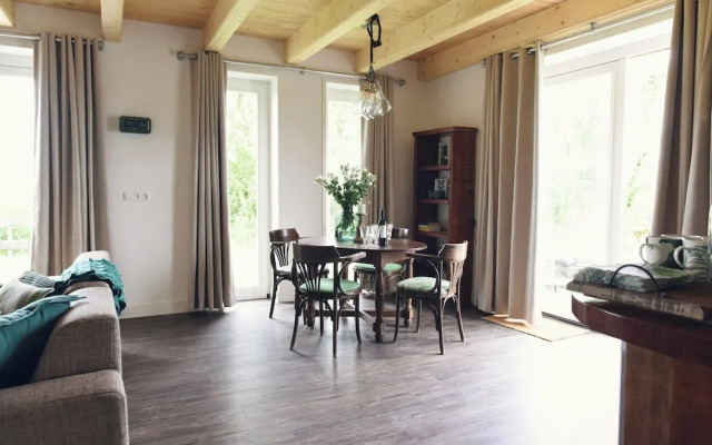 Cozy Apartment With Garden