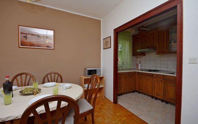Apartment and Room Ivica