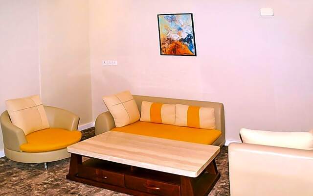 OYO 618 Taya Hotel