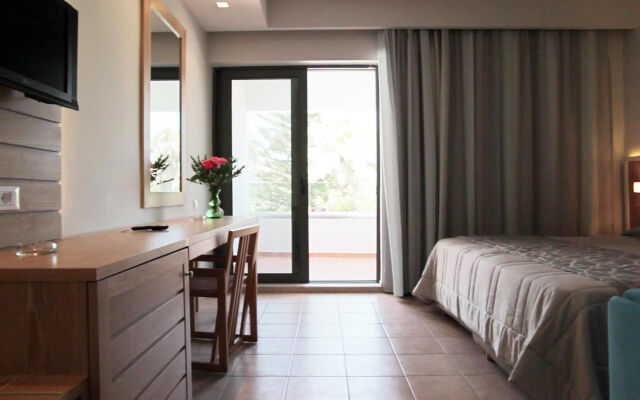 Tigaki Beach Hotel