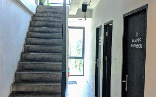 HOLY SHEET Hostel