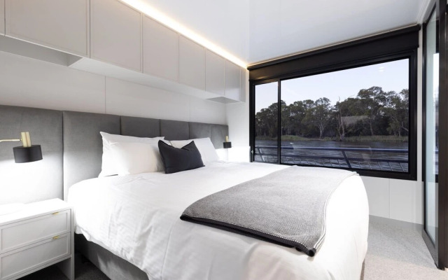 All Seasons Houseboats