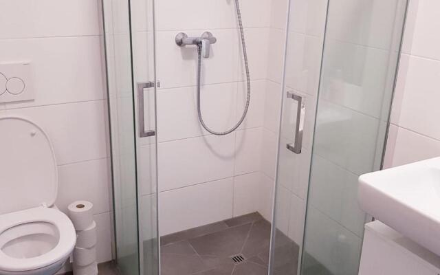 Trendy Danube Apartment - Close to UN