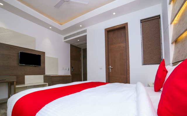 OYO 23088 Hotel Dev Palace
