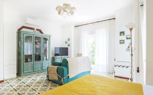 Modern Apartment with Terrace, Swimming Pool&Tennis