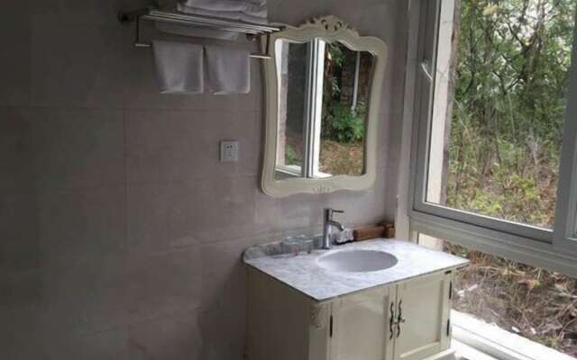 Qiandaohu Luxury Lake View Villa