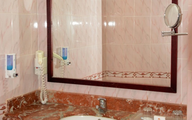 Стандартный номер с частичным видом на море — фото 4