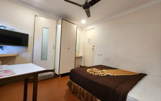 ZO Rooms Esplanade SN Banerjee Road