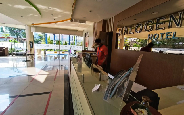 Halogen Hotel